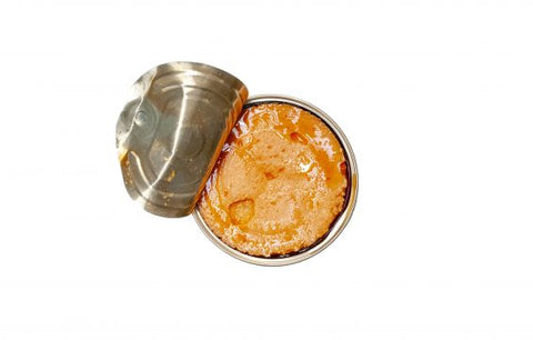 conserve de pate de truite ouverte, vue d'en haut