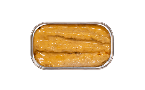 conserve de filets de maquereau en sauce curry ouverte, vue d'en haut