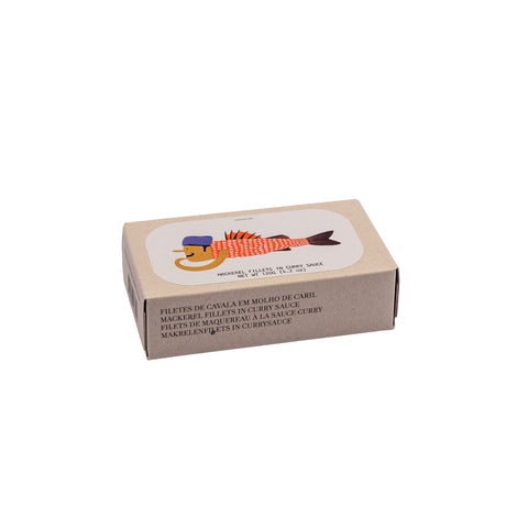 conserve de filets de maquereau en sauce curry dans un emballage en carton, vue latérale